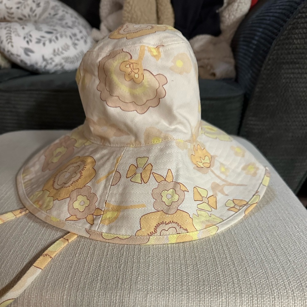 Lack Of Color Floral Hat in Cream and Yellow M/L
